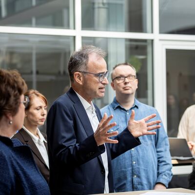 Robert Richard, Vorstand der MLBF referiert im Rahmen des Pressegesprächs. 