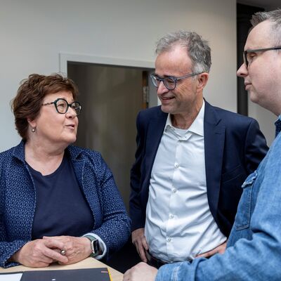Ministerin Grimm-Benne im Gespräch mit dem Vorstand und einem Mitarbeiter der MLBF.